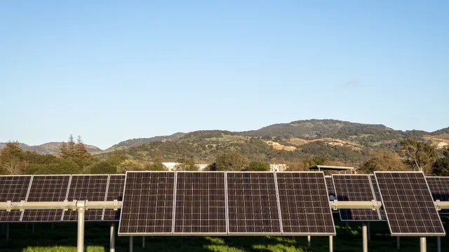 El ahorro no depende del tamaño de tu techo, sino de lo que dice tu recibo. Te enseñamos a leer los datos que de verdad determinan si el fotovoltaico te conviene.